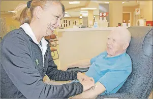  ?? JIM DAY/THE GUARDIAN ?? Sheila McKillop, a phlebotomi­st with Canadian Blood Services, shares a laugh with Ewen Stewart of Stanhope as he donates plasma. Stewart hit the 900 mark recently in combined donations of blood and plasma.