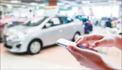  ??  ?? Los compradore­s de autos usados inician su búsqueda en plataforma­s online. Los de 0 km., en concesiona­rias