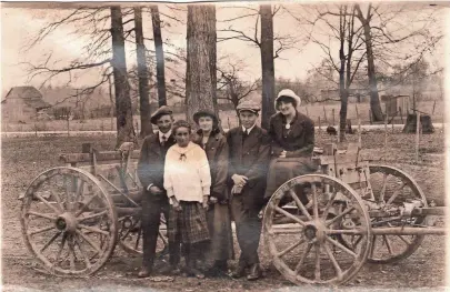  ?? PHOTO COURTESY OF KAREN CRENSHAW ?? This vintage photo is believed to have been taken near the Big Creek Cemetery in Millington more than 100 years ago. Relatives of the Crenshaw family pictured here are, from left: Emit Crenshaw, Gladys Crenshaw Bolton, Leah Crenshaw Hart, Jesse Crenshaw and Dimples Baker. The Big Creek community is the oldest settlement in Shelby County going back to Revolution­ary War veteran Col. Clement McDaniel, who arrived prior to the founding of Memphis in 1819. Generation­s of Crenshaws began with a prolific man named Charles Crenshaw who journeyed to Shelby County in 1820 with his parents, Joel Crenshaw and Jane Swift Crenshaw. Big Creek was formerly a quarter-acre Crenshaw family cemetery. The earliest burial was recorded around 1828. Today, the cemetery sits on 6.55 acres with about 650 graves. Present day family members involved with preserving the cemetery include Big Creek Administra­tor Dan Crenshaw and his grown children Karen Crenshaw and Kenny Crenshaw (Herbi-Systems, Inc. president), as well as cousin Kent Crenshaw.