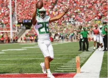  ?? Gaelen Morse / Getty Images ?? Oregon’s Travis Dye celebrates a TD in a win over Ohio State, a result that helped the Ducks move to No. 4 in the AP poll.