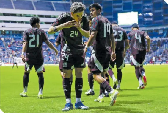  ?? ?? Santiago Muñoz abrió el marcador, de penalti, en la recta final del primer tiempo.