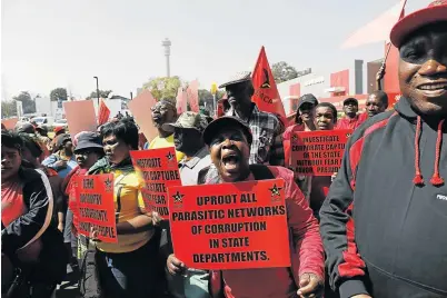  ?? Picture: ALON SKUY ?? MARCH AGAINST CORRUPTION: SACP members protest outside while former deputy finance minister Mcebisi Jonas gives evidence in the state capture inquiry hearings in Johannesbu­rg.