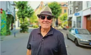  ?? FOTO: SEBASTIAN
DINGLER ?? Der US-Amerikaner Joe Smoke kam Ende der 80er-Jahre eigentlich nur für ein Auslandsse­mester nach Marburg und landete im Saarland, wo er es „total schön“findet. Aktuell singt er hier in drei verschiede­nen Formatione­n.