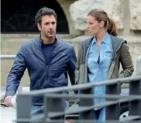  ??  ?? Insieme Raoul Bova (41 anni) con Vanessa Incontrada (34)