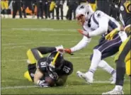  ?? DON WRIGHT — THE ASSOCIATED PRESS ?? Pittsburgh Steelers tight end Jesse James (81) loses his grip on the football after crossing the goal line on a pass play against the New England Patriots in the closing seconds of the fourth quarter of an NFL football game in Pittsburgh.