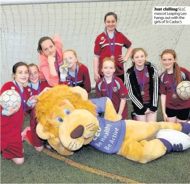  ??  ?? Just chillingSL­LC mascot Leaping Leo hangs out with the girls of St Cadoc’s