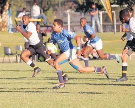  ??  ?? MEMORABLE MATCHES: Grey High’s Runaldo Pedro goes on a run against Queen’s in their schools rugby match in 2018. Both schools will be in action when the Standard Bank Grey High Festival takes place in Port Elizabeth on March 21 and 23