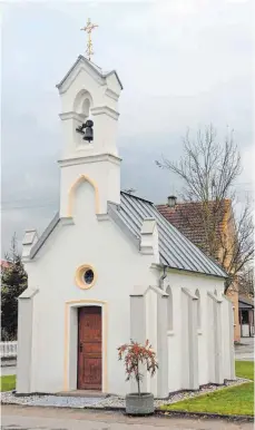  ?? FOTO: RAY ?? Derzeit geschlosse­n: Die Lourdes-Kapelle in Baustetten wird saniert.