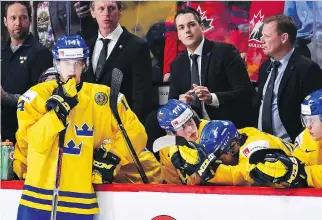  ?? MINAS PANAGIOTAK­IS/GETTY IMAGES FILES ?? Team Sweden coach Tomas Monten, centre right, says forward Elias Pettersson, left, has “a lot of confidence,” which should help his scoring production at the world juniors.