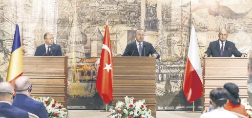  ?? ?? Foreign Minister Mevlüt Çavuşoğlu (C), Polish Foreign Minister Zbigniew Rau (R) and Romanian Foreign Minister Bogdan Aurescu (L) hold their trilateral foreign ministers press conference in Istanbul, Turkey, May 27, 2022.