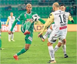  ??  ?? In seiner neuen Rolle hinter der Spitze blüht jetzt auch Joelinton auf: Der Brasiliane­r ist stark, aber kein Knipser.