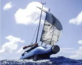 ?? FOTO FONS OERLEMANS ?? In 2006 staken Fons en Kee met hun blauwe flesboot de oceaan over van Gran Canaria tot in Barbados.