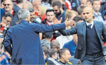  ?? Foto: Simon Stacpoole, Witters ?? Alte Rivalen: José Mourinho (links) und Pep Guardiola standen sich am Wochenende im Derby in Manchester gegenüber. Die beiden verbindet eine jahrelang gepflegte gegenseiti­ge Abneigung.