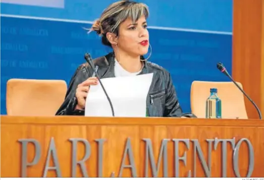  ?? JULIO MUÑOZ / EFE ?? Teresa Rodríguez, la semana pasada en la sala de prensa del Parlamento.
