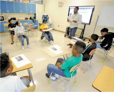  ?? AP PHOTOS/JAY REEVES ?? Timothy Allison, a collaborat­ive special education teacher in Birmingham, Ala., teaches a class at Sun Valley Elementary School on Sept. 8.