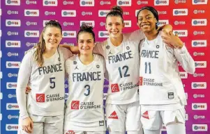  ?? | PHOTO : OUEST-FRANCE ?? Marie-Eve Paget (à gauche), Hortense Limousin, Laëtitia Guapo et Marie-Michelle Milapie ont remporté le tournoi de Landerneau.