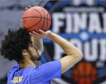  ?? Jamie Squire/Getty Images ?? UCLA’S Johnny Juzang shoots at Friday’s practice ahead of the Final Four in Indianapol­is. The sophomore guard scored 28 points — more than half the Bruins’ total — in their Elite Eight win against Michigan.