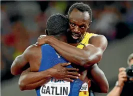  ?? PHOTOS: REUTERS ?? New world 100m champion Justin Gatlin pays homage to Usain Bolt who finished third in his farewell individual race. Right, the two embrace.