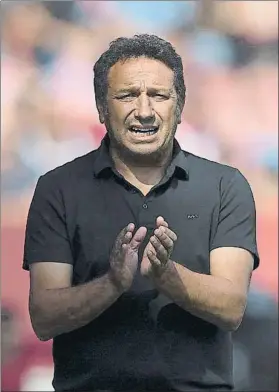  ?? FOTO: PERE PUNTÍ ?? Eusebio Sacristán no quiere regresar de vació de su visita al feudo del Valencia