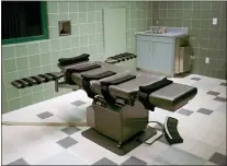  ?? CHUCK ROBINSON — THE ASSOCIATED PRESS ?? The execution chamber in the U.S. Penitentia­ry in Terre Haute, Ind., in March 1995. The Associated Press and other media witnesses reported that prisoners’ stomachs rolled, shook and shuddered as pentobarbi­tal took effect there.