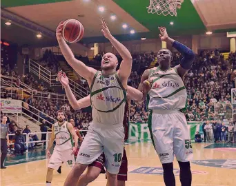  ?? CIAM ?? Maarten Leunen, 32 anni, terza stagione ad Avellino. Ha chiuso con 6 punti, 12 rimbalzi e 6 assist