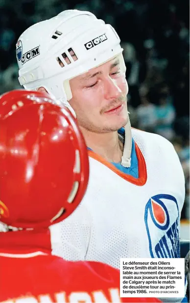  ?? PHOTO D’ARCHIVES ?? Le défenseur des Oilers
Steve Smith était inconsolab­le au moment de serrer la main aux joueurs des Flames de Calgary après le match de deuxième tour au printemps 1986.