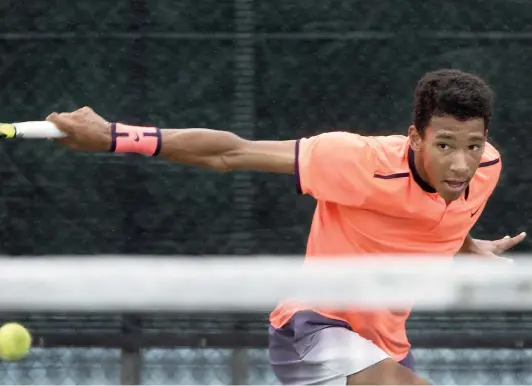  ??  ?? Félix Auger-Aliassime l’a emporté hier en double en compagnie de son compatriot­e canadien Denis Shapovalov.