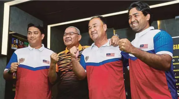  ?? (Foto Owee Ah Chun/bh) ?? Dari kiri, Mohd Juwaidi Mazuki; Pengurus pasukan, Datuk Johari Salleh, Jae-hyung dan Khairul Anuar Mohamad ketika sidang media Team Malaysia Sukan SEA 2019 di MSN Bukit Jalil, semalam.