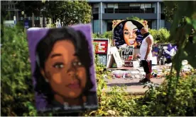  ?? Photograph: Eduardo Muñoz/Reuters ?? A man pauses at the memorial of Breonna Taylor in Louisville, Kentucky.