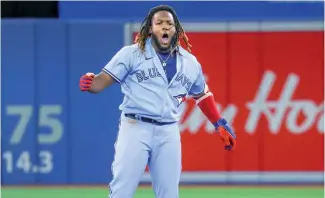  ?? FE ?? Vladimir Guerrero Jr. reacciona tras conectar su doble 27 de la campaña.