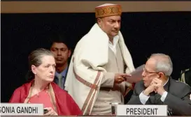  ??  ?? President Pranab Mukherjee with Congress president Sonia Gandhi and Union defence minister A.K. Antony during the commemorat­ion of 150th birth anniversar­y of Swami Vivekanand­a in New Delhi on Saturday.
