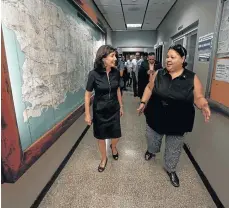  ??  ?? La vicegobern­adora Kathy Hochul y la secretaria de Estado de Nueva York, Rossana Rosado.