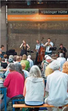  ?? FOTO: IRIS MAURER ?? Die Band Caleido-Club begeistert­e das Publikum beim Eröffnungs­konzert des Völklinger Hüttenjazz.