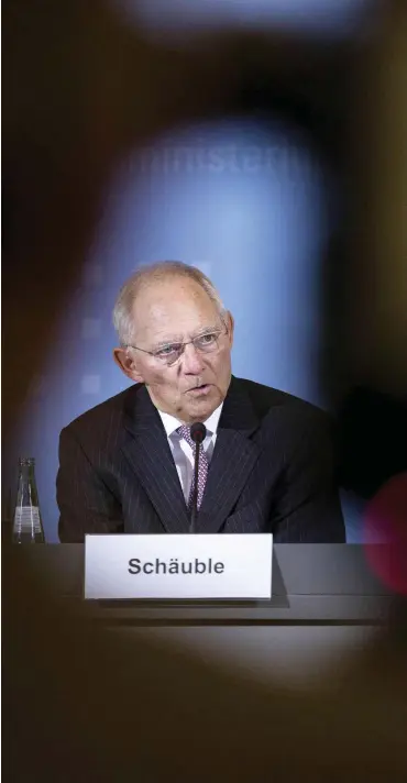  ?? Foto: imago/Emmanuele Contini ?? Wolfgang Schäuble, wie man ihn kennt: Mit ernster Miene kündigt er harte Maßnahmen an.