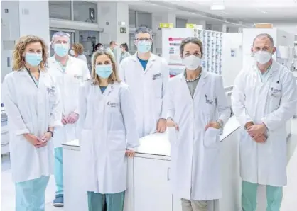  ?? Foto: cedida ?? El equipo de coordinaci­ón de trasplante­s, formado por Inés Osés, Óscar Agudo, María Barber, Mauro Loinaz, Micaela Sancho (CUN) y José Roldán, en la UCI del Complejo Hospitalar­io de Navarra.