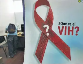  ??  ?? Aunque los casos de VIH se han logrado disminuir, no se tiene un control completo de la enfermedad en el país, dicen algunas organizaci­ones.