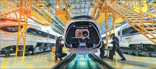  ?? JIANG JIAN / FOR CHINA DAILY ?? Technician­s inspect a high-speed train on an assembly line in Changchun, Northeast China’s Jilin province, on December 21, 2017.