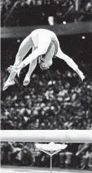  ?? Foto: AP Photo File ?? Der Schwebebal­ken lag Olga Korbut besonders gut. Olympische­s Gold und Silber holte sie auf diesem Gerät.