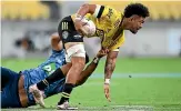  ??  ?? Loose forwards Ardie Savea, above, and Sam Cane lead their respective forward packs into battle as two winless teams face off.