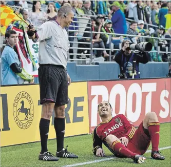  ?? ASSOCIATED PRESS FILE PHOTO ?? Real Salt Lake's Fabian Espíndola, right, jokes with referee's assistant Joe Fletcher in a Major League Soccer match on May 12, 2012, in Seattle. Fletcher is from St. Catharines, by way of Niagara Falls.