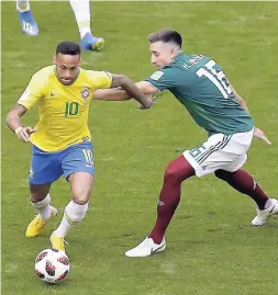  ??  ?? Brazil’s Neymar (left) dribbles past Mexico’s Hector Herrera (right) as Brazil’s Filipe Luis looks on during their FIFA World Cup round-of-16 match in Samara, Russia, on Monday.