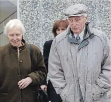  ?? PETER LEE CANADIAN PRESS FILE PHOTO ?? Helmut Oberlander, right, leaves the courthouse with members of his family in Kitchener in 2003.