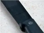  ??  ?? 安大略18英寸传统型­开山刀刀身根部刻有“ONTARIO KNIFE U.S.”铭文