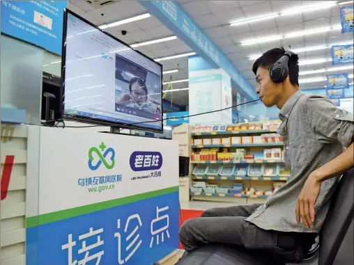  ?? LONG WEI / FOR CHINA DAILY ?? A man consults a doctor via an internet telemedici­ne platform at a drugstore in Hangzhou, Zhejiang province, in May.