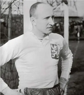  ?? FOTO ČTK ?? Opora vicemistrů světa. Za národní tým si Ladislav Ženíšek poprvé zahrál v roce 1926, ale nejlepší momenty v něm prožil ve třiceti, tehdy v hodně pokročilém fotbalovém věku. Na MS 1934 vynikl a tlačil Českoslove­nsko až do finále.