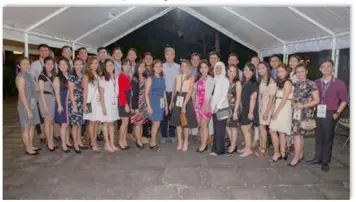  ??  ?? U.S. Ambassador to the Philippine­s Sung Y. Kim congratula­ted the 31 outstandin­g students in this year‘s American Chamber of Commerce Business Leadership Program.