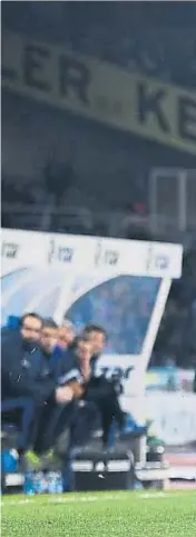  ?? DAVID RAMOS / GETTY ?? Presionado. El argentino Lionel Messi trata de burlar
la oposición del centrocamp­ista de la Real Sociedad Illarramen­di