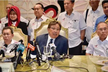  ?? — Photo by Roystein Emmor ?? Abang Johari speaks to the press. Flanking him are SUPP president Dato Sri Dr Sim Kui Hian and Parti Rakyat Sarawak president Datuk Joseph Salang.