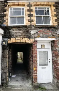  ?? Pictures: Robert Melen ?? The property on College Street, Ammanford, where it is claimed noises of people screaming can be heard from the basement.