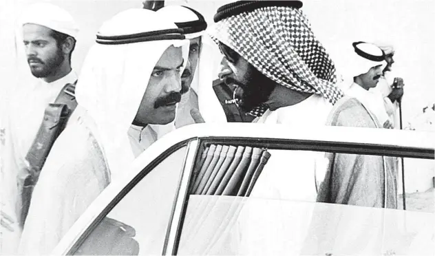  ?? File/ Al Khaleej ?? ↑
Sheikh Zayed Bin Sultan Al Nahyan, the Founding Father of the UAE, interacts with Taryam Omran Taryam.